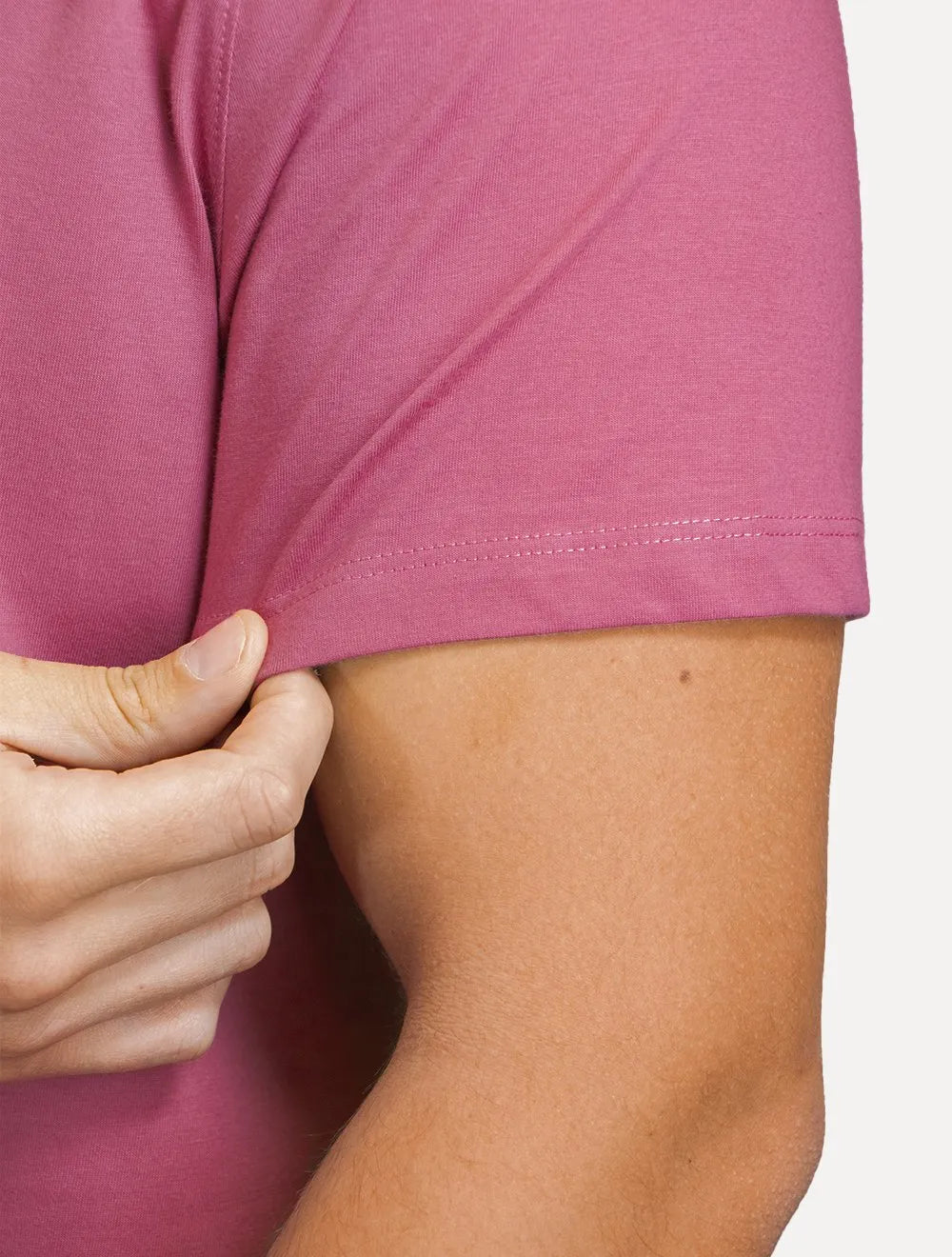 Camiseta Dudalina Masculina Essentials Modal Logo Rosa Médio