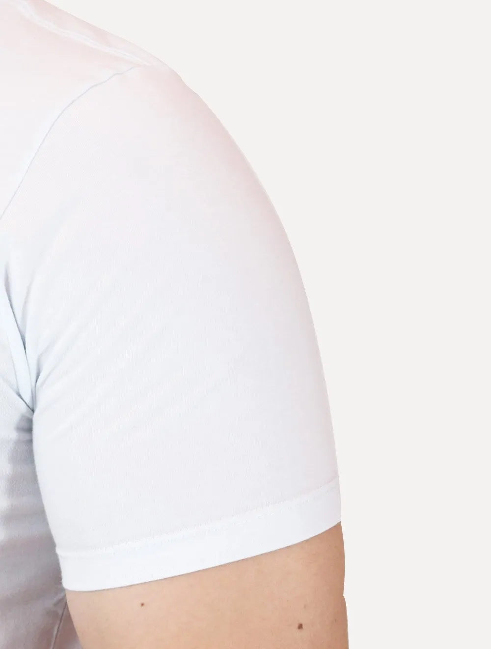 Camiseta Guess Masculina Est. 1981 Overwritten Branca