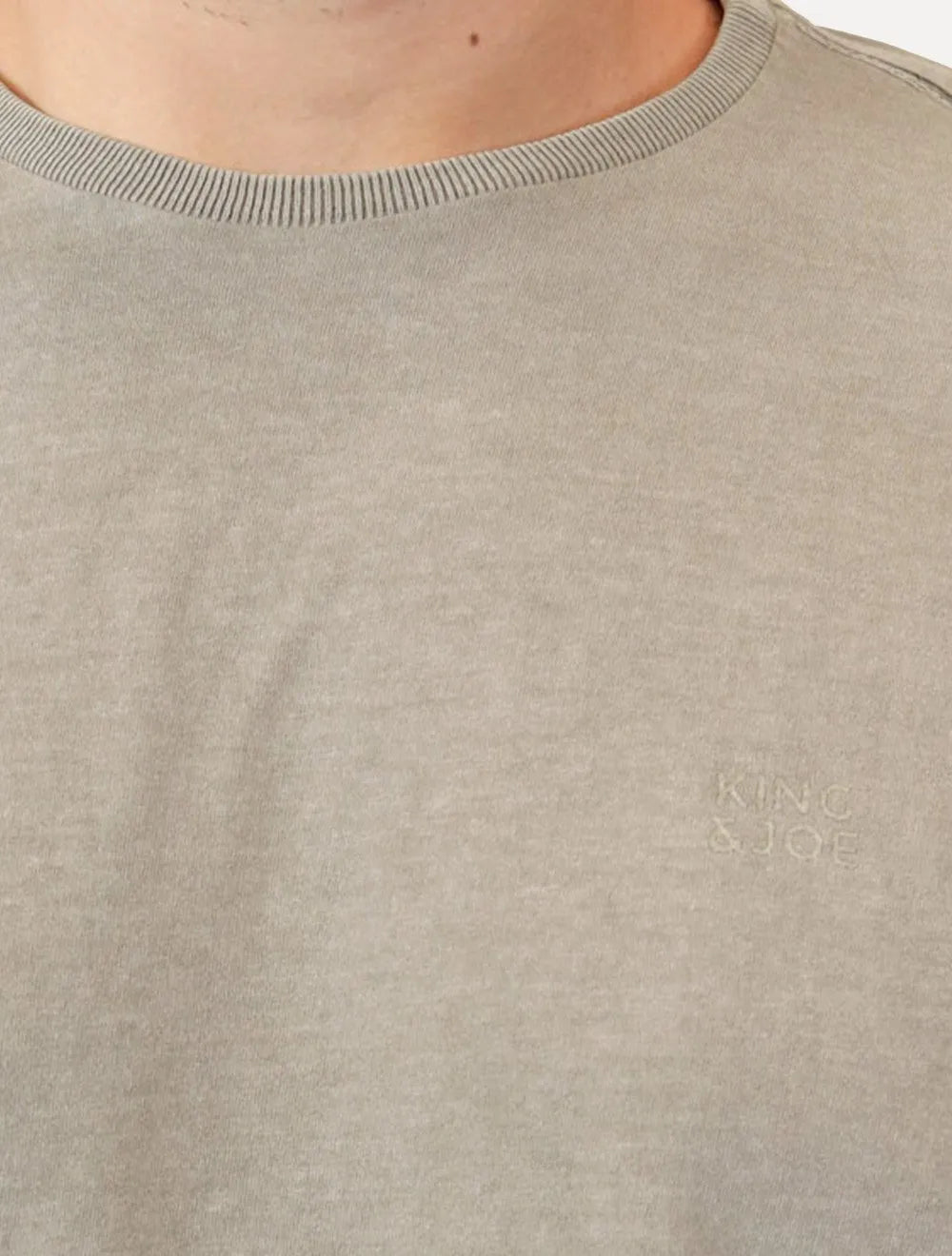 Camiseta King & Joe Masculina Estonada Basic Mono Small Logo Cinza Médio