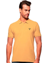 Polo Guess Masculina Piquet Slick Gold Amarela