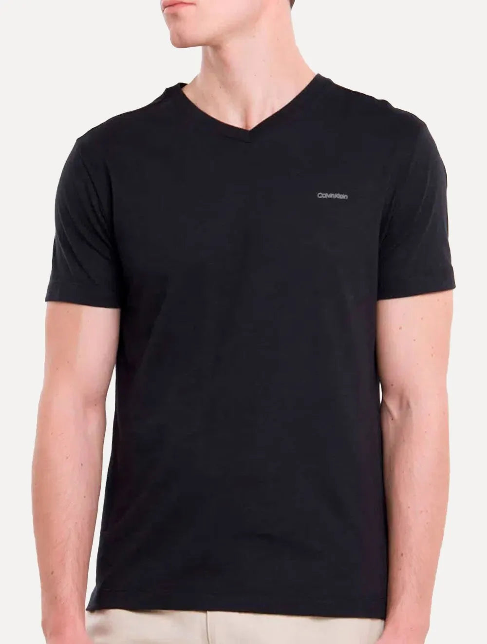 Camiseta Calvin Klein Masculina V-Neck Logo Flamê Preta