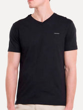 Camiseta Calvin Klein Masculina V-Neck Logo Flamê Preta