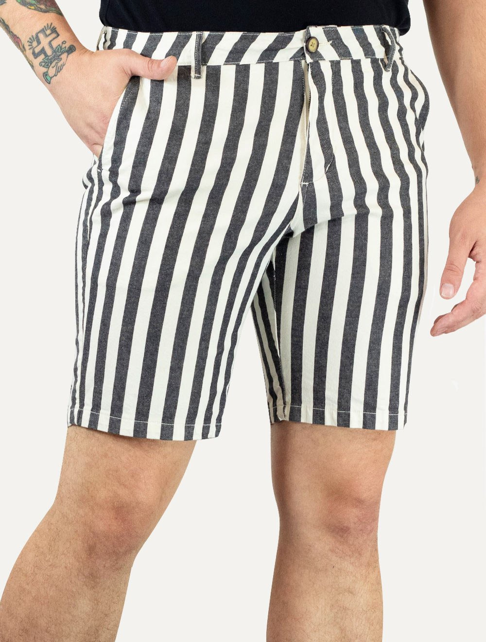 Bermuda Reserva Masculina Listrada Off-White/Preta