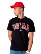 Camiseta Tommy Jeans Regular Classic Collegiate Flag Preta