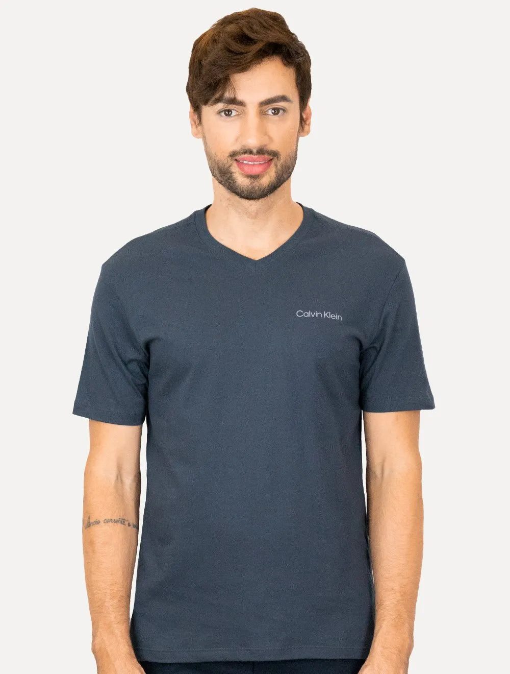 Camiseta Calvin Klein Swimwear Masculina V-Neck Slim Fit Logo Azul Marinho
