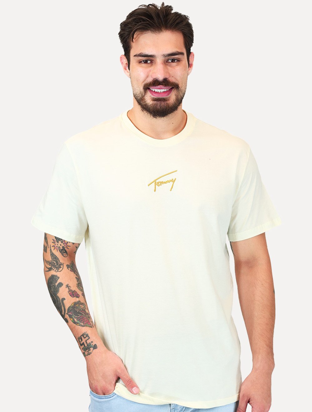 Camiseta Tommy Jeans Masculina Embroidered Signature Center Off-White