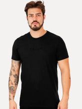 Camiseta Colcci Masculina Slim Embossed Logo Preta