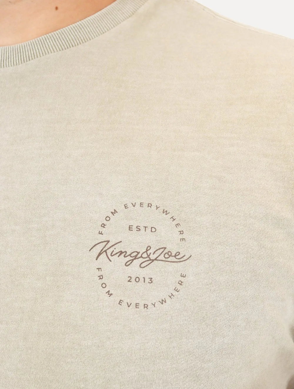 Camiseta King & Joe Masculina Signature Circle Estonada Peito Areia