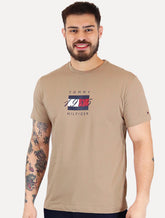 Camiseta Tommy Hilfiger Masculina Linear Flag Graphic Marrom Claro