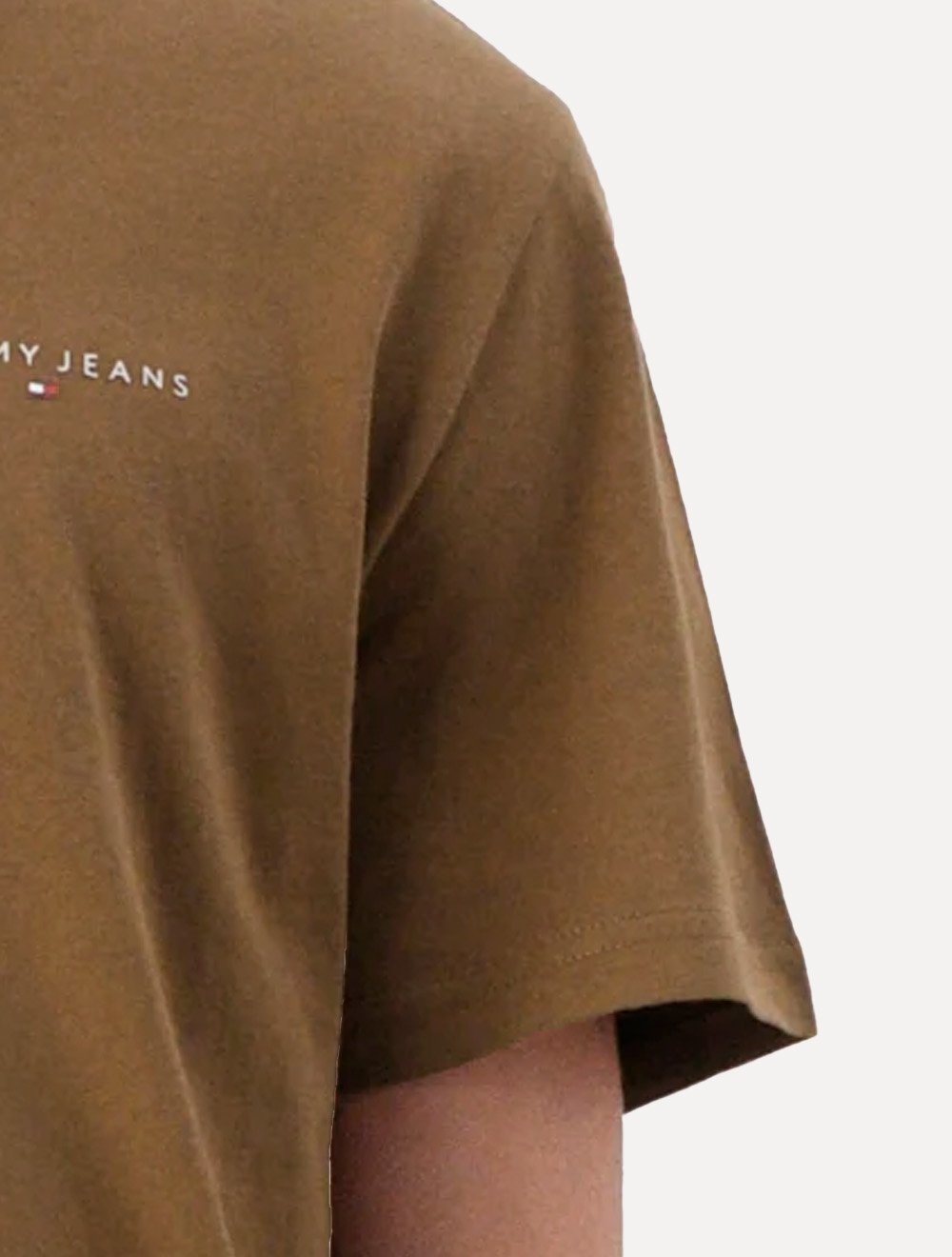 Camiseta Tommy Jeans Masculina Slim Linear Chest Marrom