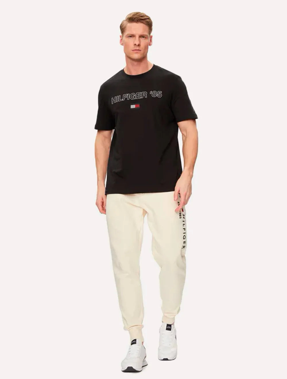 Camiseta Tommy Hilfiger Masculina Essential '85 Preta