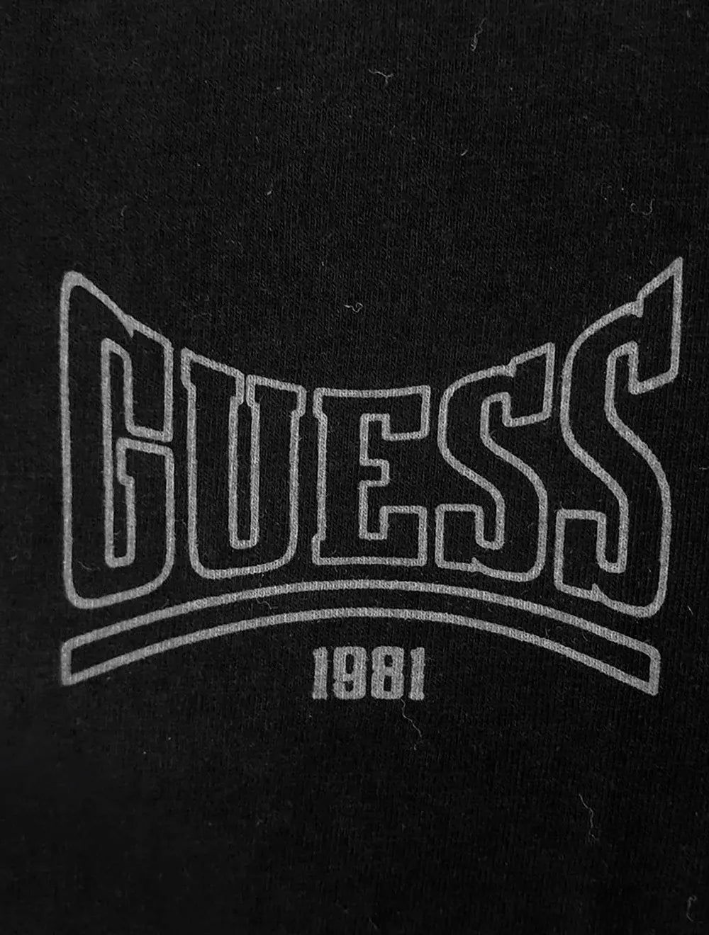 Camiseta Guess Masculina Arc Silk Chess Logo Preta