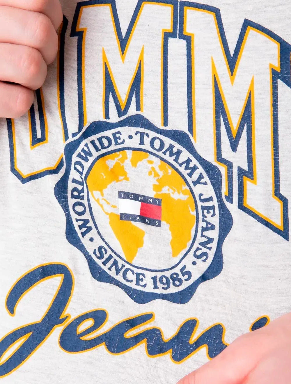 Camiseta Tommy Jeans Masculina Bold College Graphic Cinza Mescla