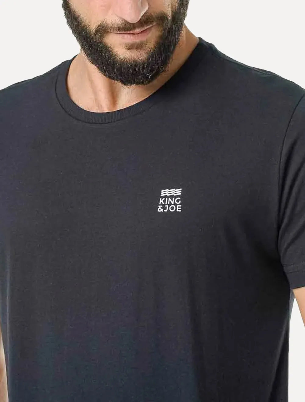 Camiseta King & Joe Masculina Slim Basic Light Logo Preta