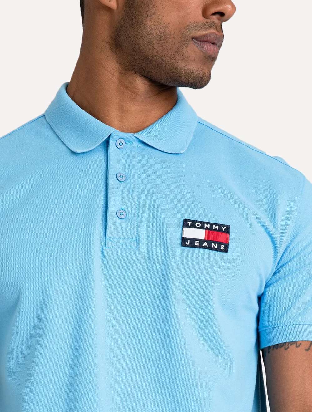 Polo Tommy Jeans Masculina Regular Classic Flag Badge Azul Celeste