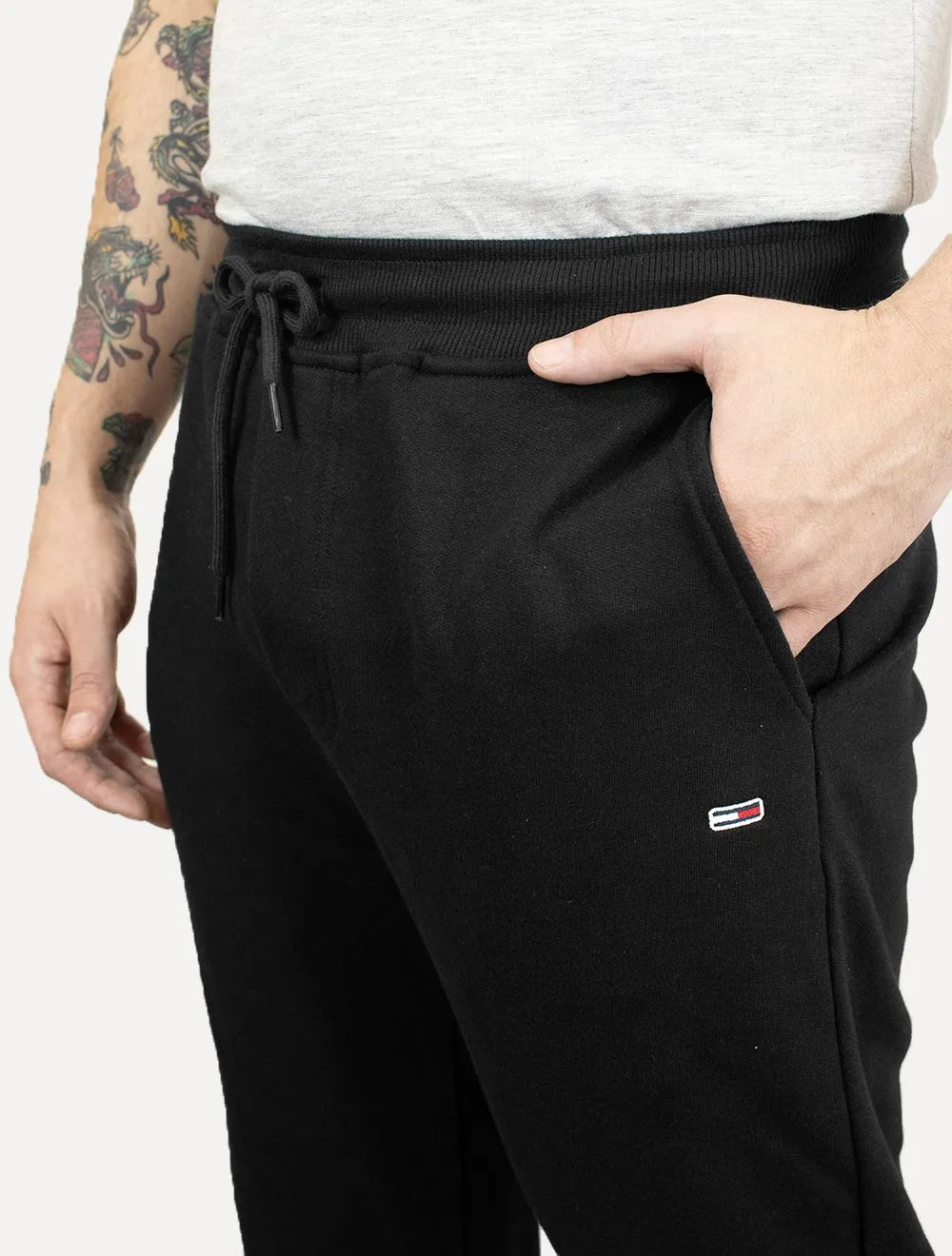 Calça Tommy Jeans Moletom Masculina Side Flag Preta