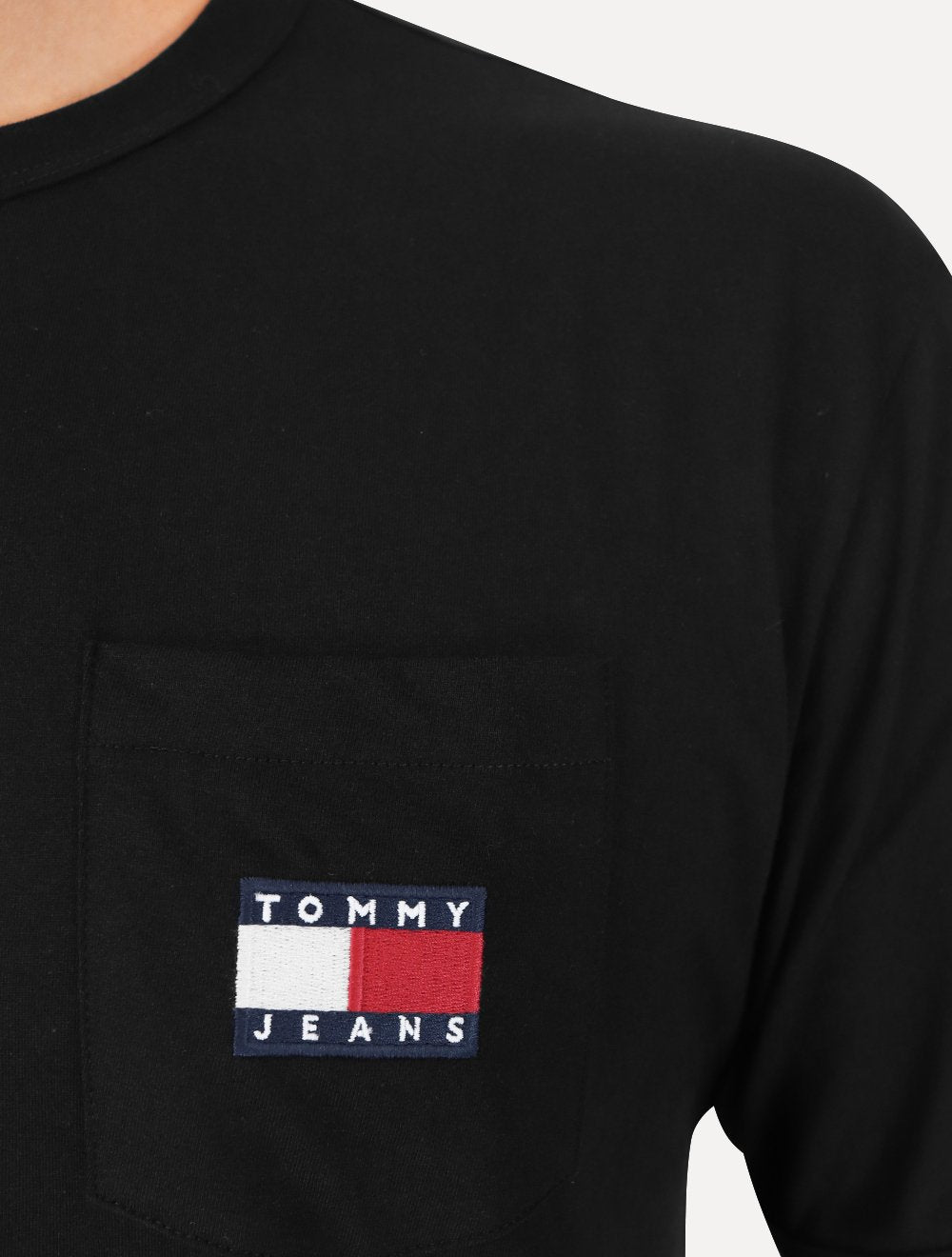Camiseta Tommy Jeans Masculina Regular Flag Badge Pocket Preta