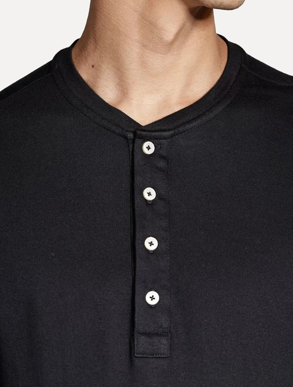 Camiseta Aramis Masculina Manga Longa Gola Portuguesa Suedine Preta