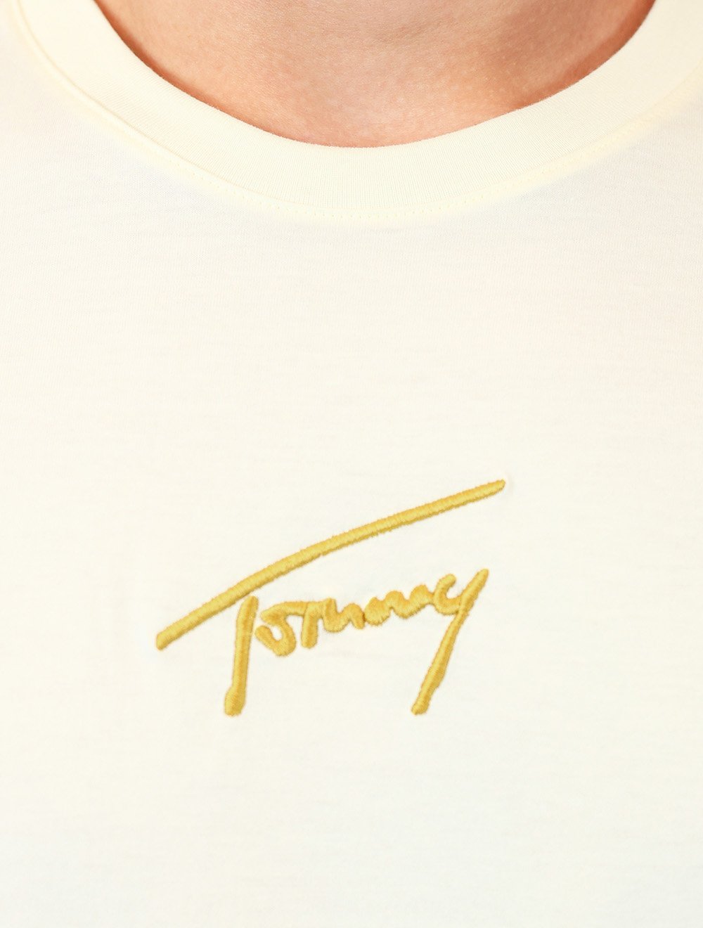 Camiseta Tommy Jeans Masculina Embroidered Signature Center Off-White