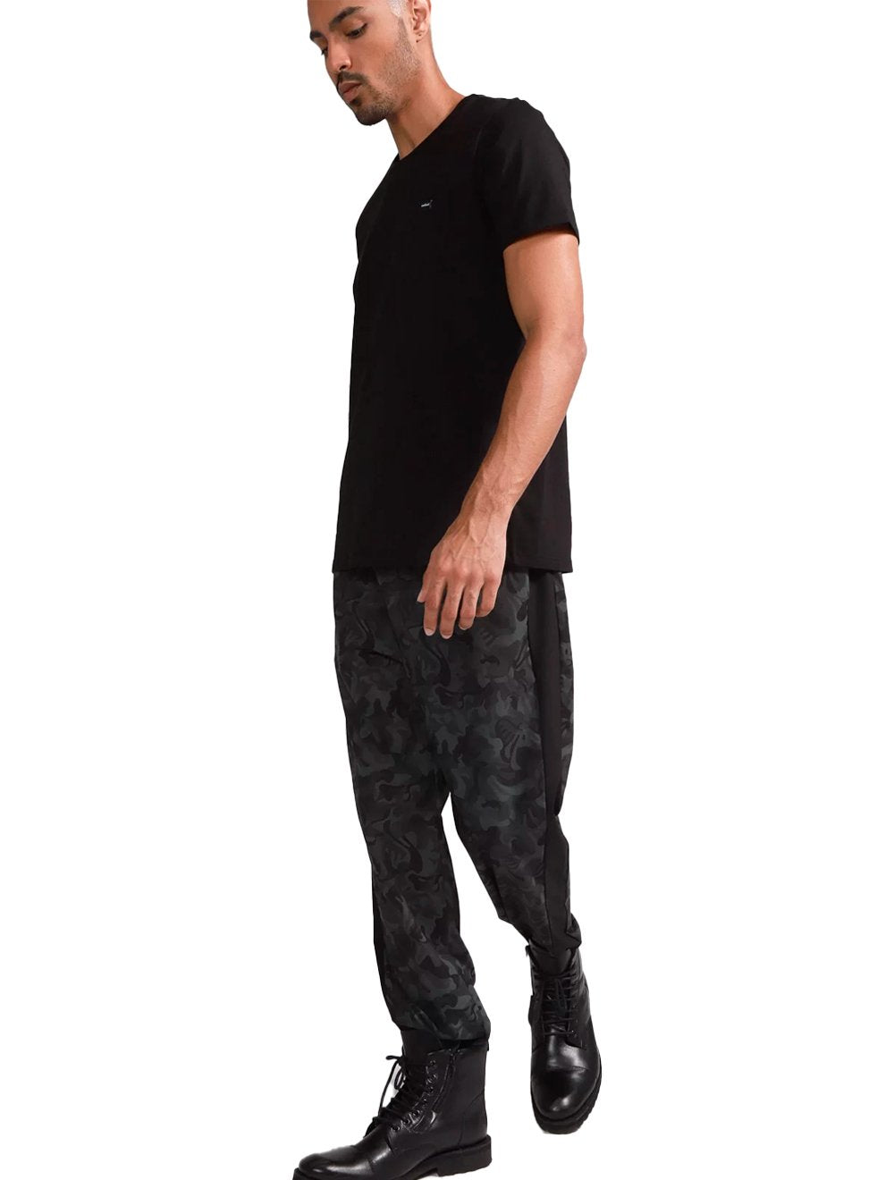 Camiseta Colcci Masculina Cotton Tag Pocket Preta