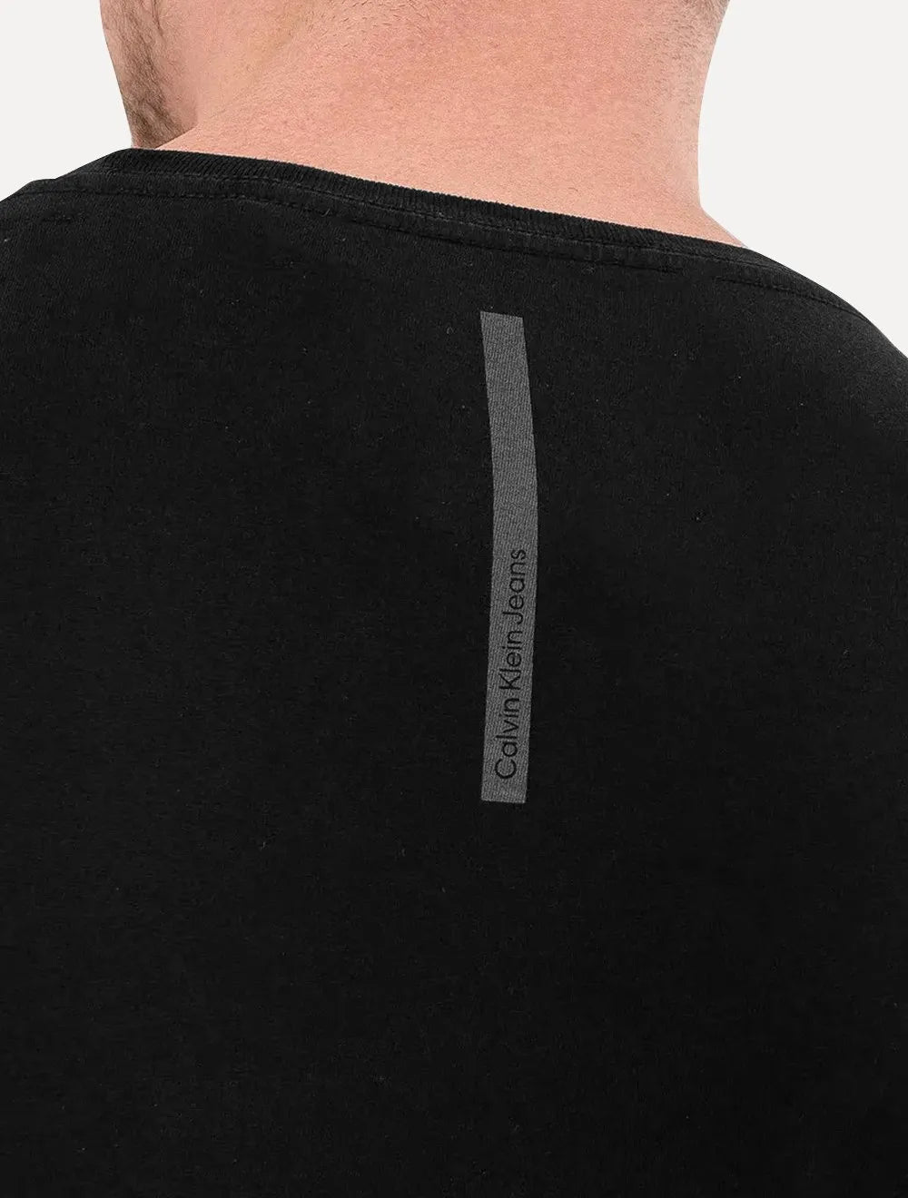 Camiseta Calvin Klein Jeans Masculina Light Omega Logo Preta