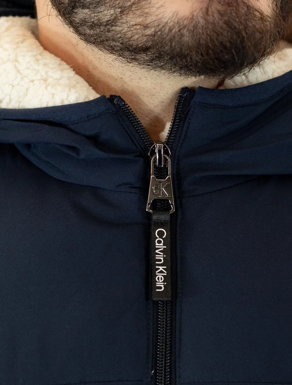 Jaqueta Calvin Klein Masculina Hoodie Matelassê Sherpa Azul Marinho