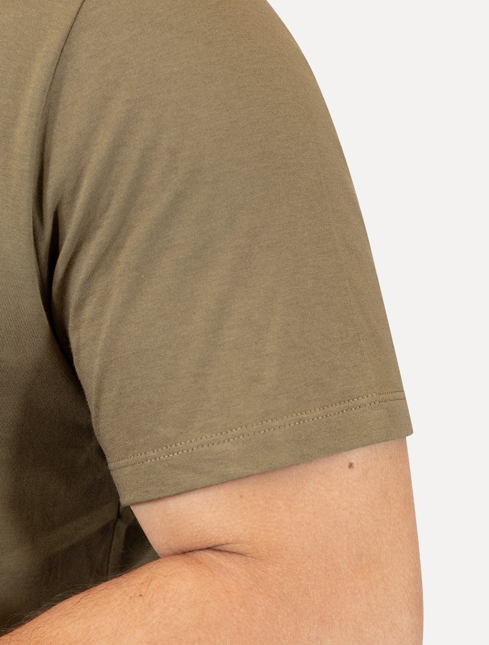 Camiseta Dudalina Masculina Essentials Modal Logo Marrom Claro