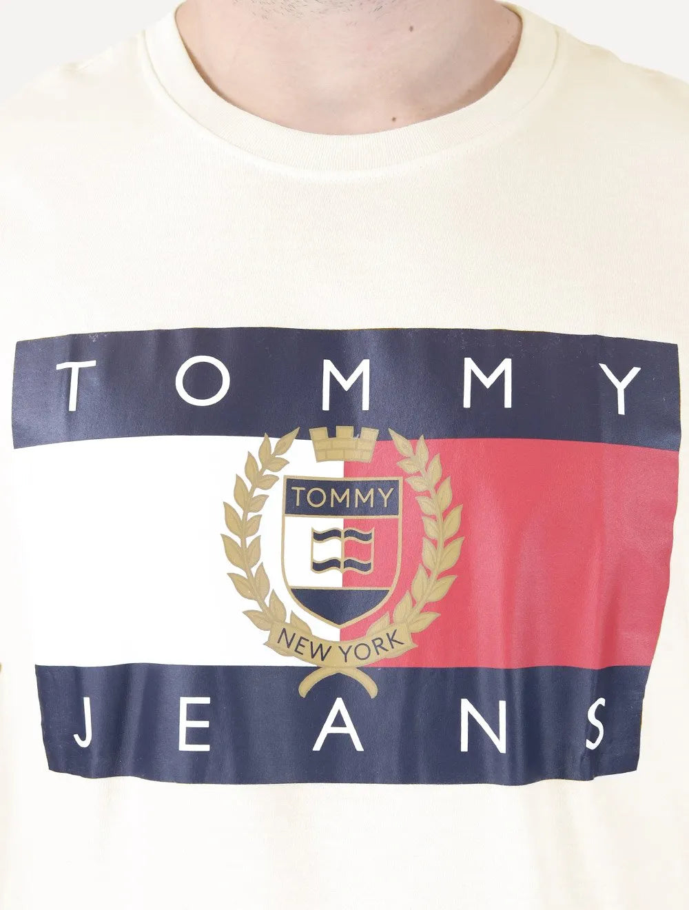 Camiseta Tommy Jeans Masculina Regular Crest Flag Off-White