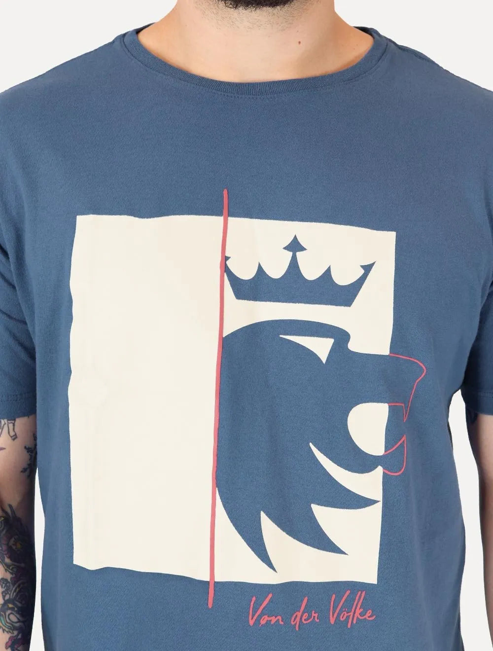 Camiseta Von der Volke Masculina Origineel Bloc Lion Azul Escuro