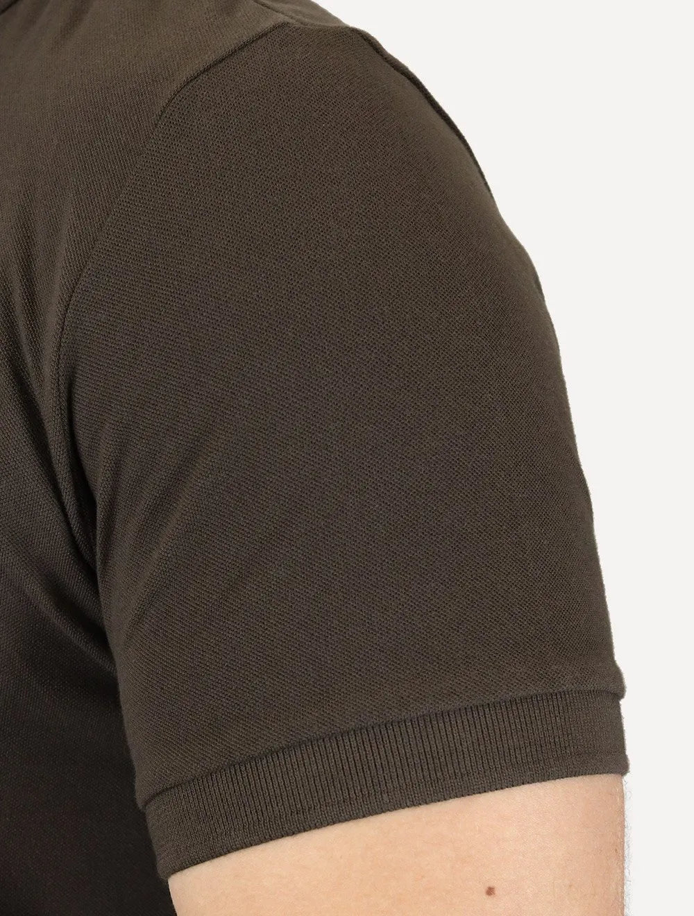 Polo Guess Masculina Piquet 1981 Bordado Marrom Escuro