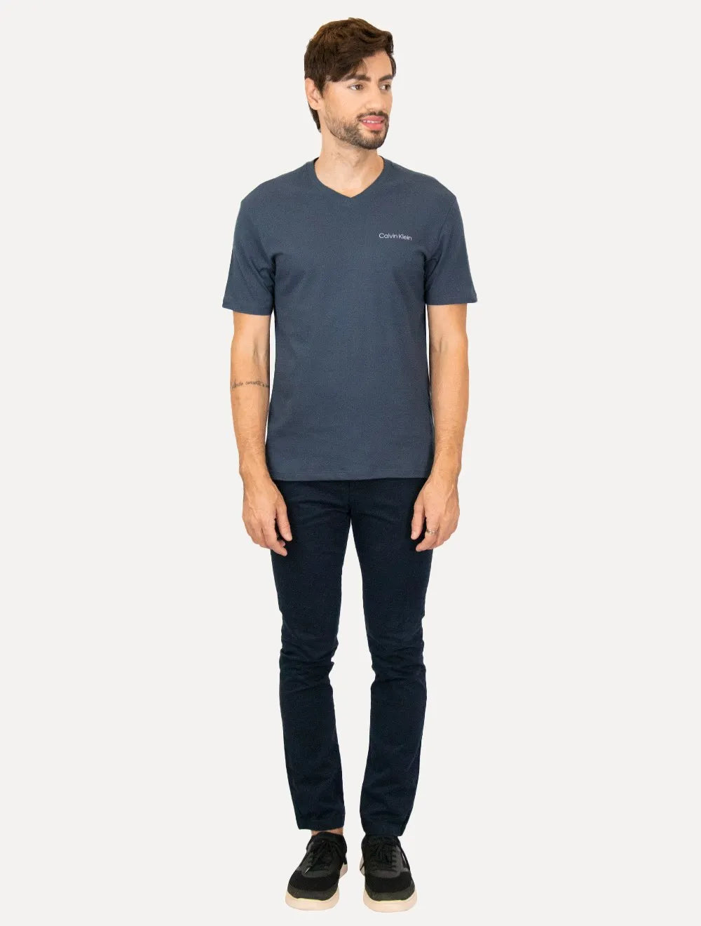 Camiseta Calvin Klein Swimwear Masculina V-Neck Slim Fit Logo Azul Marinho
