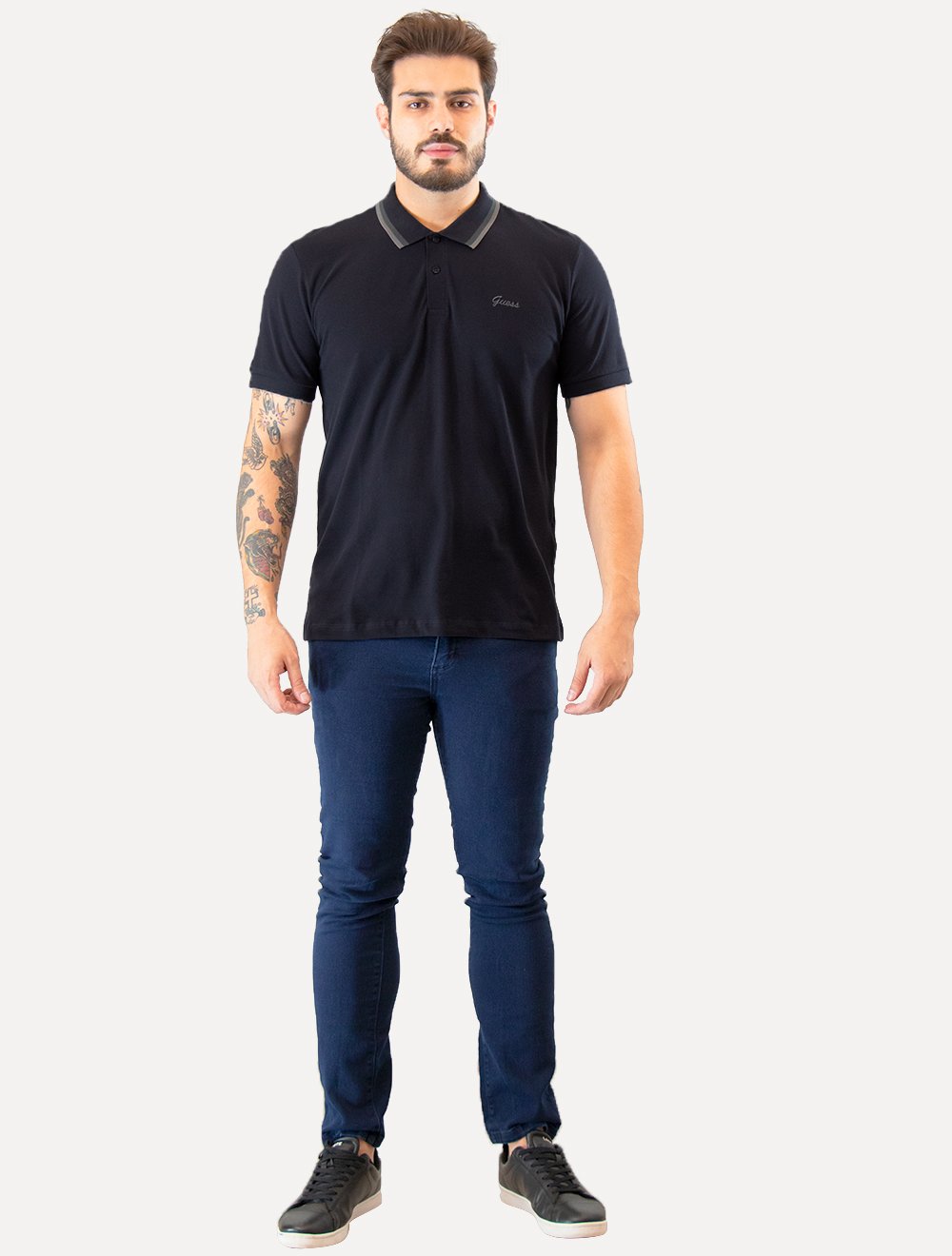 Polo Guess Masculina Piquet Friso Bordado Cursivo Azul Marinho
