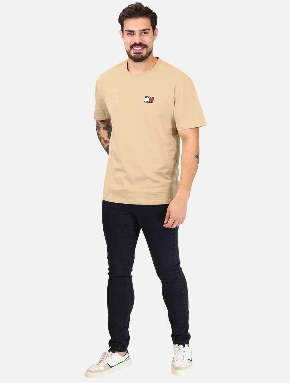 Camiseta Tommy Jeans Masculina Regular Flag Badge Tee Cáqui Médio