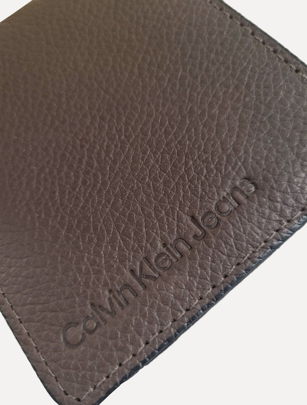Carteira Calvin Klein Masculina Vertical Logo Relief Marrom Café