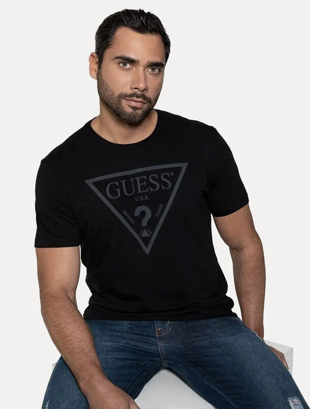 Camiseta Guess Masculina Classic Dark Logo Print Preta