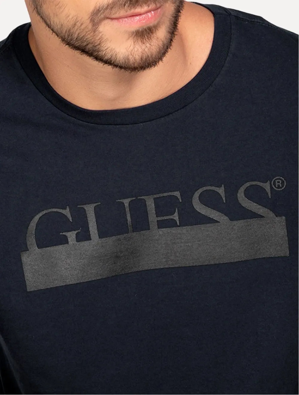 Camiseta Guess Masculina Rubber Logo Sash Azul Marinho