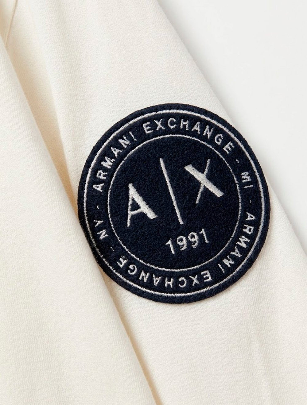 Camiseta Armani Exchange Masculina Regular Fit Patch Shield Logo Off-White