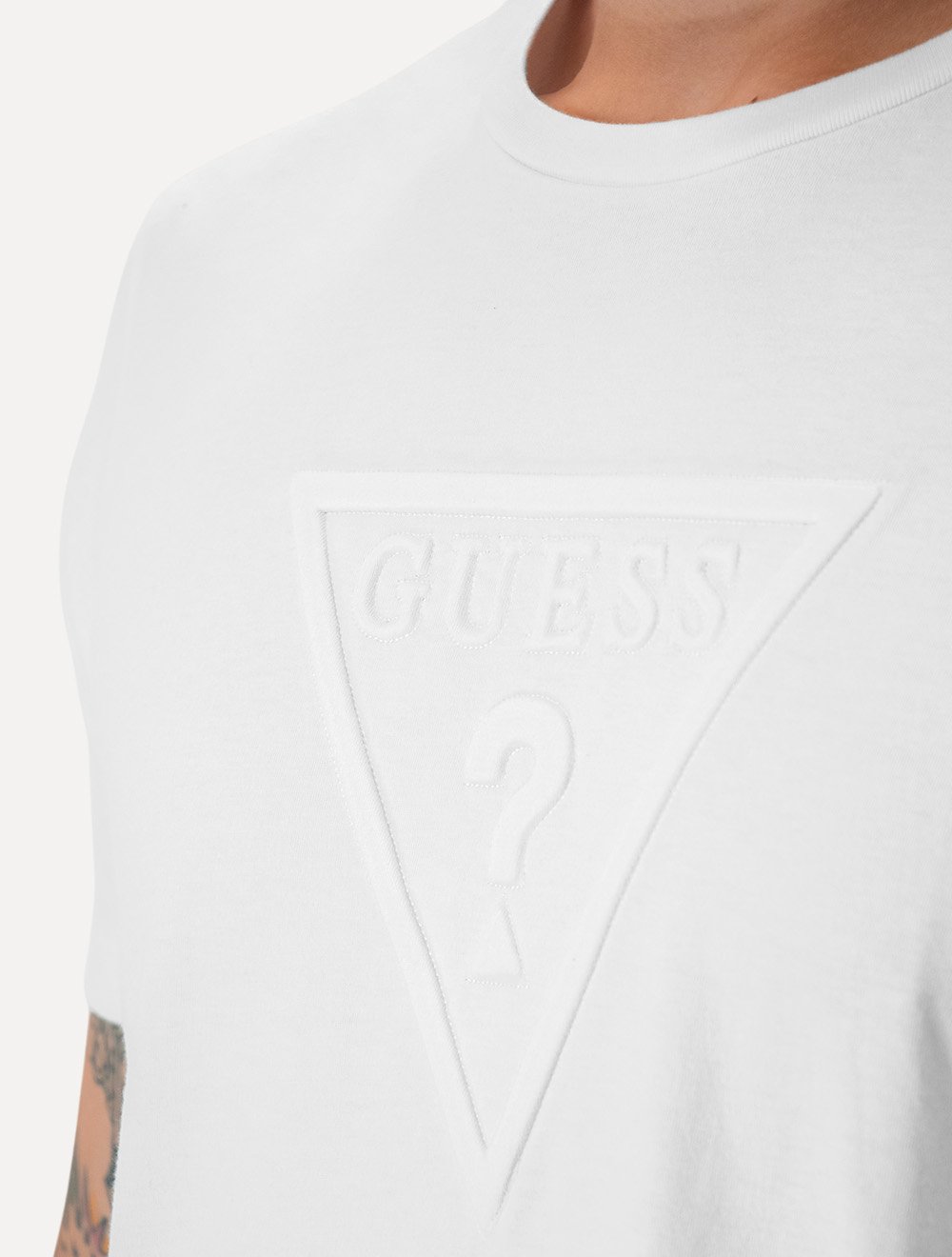 Camiseta Guess Masculina Embossed Logo Branca