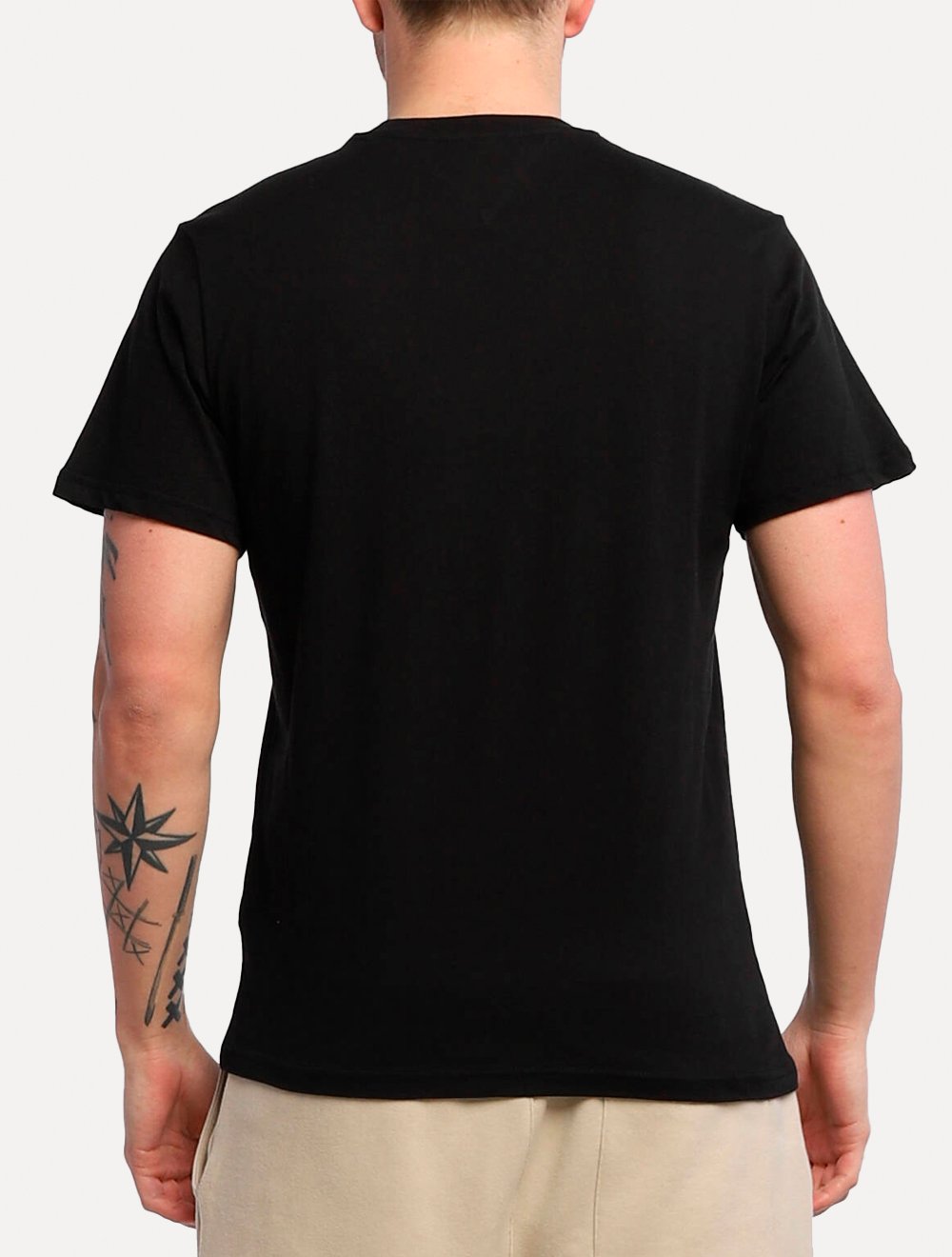 Camiseta Tommy Jeans Masculina Chest College Graphic Preta