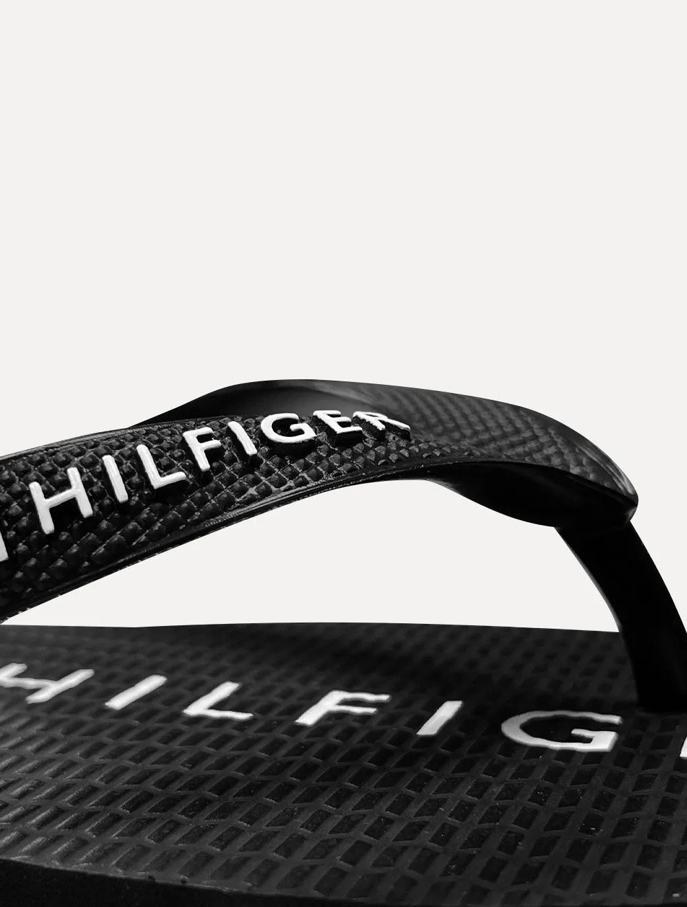 Chinelo Tommy Hilfiger Masculino Rubber Texture Strip Simon 34R Preto/Cinza