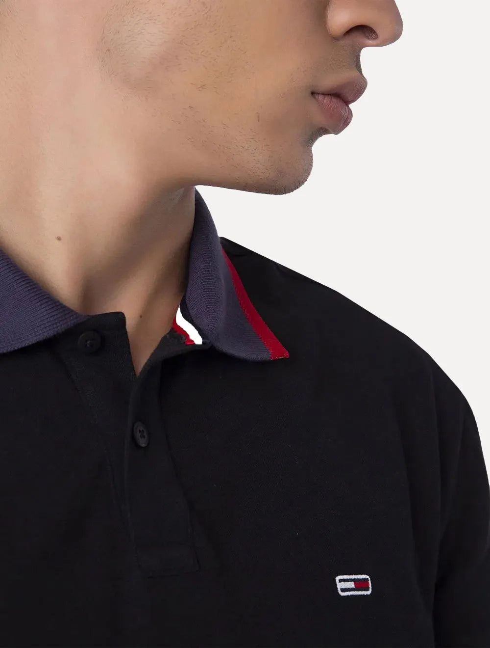 Polo Tommy Jeans Masculina Regular Flag Neck Preta