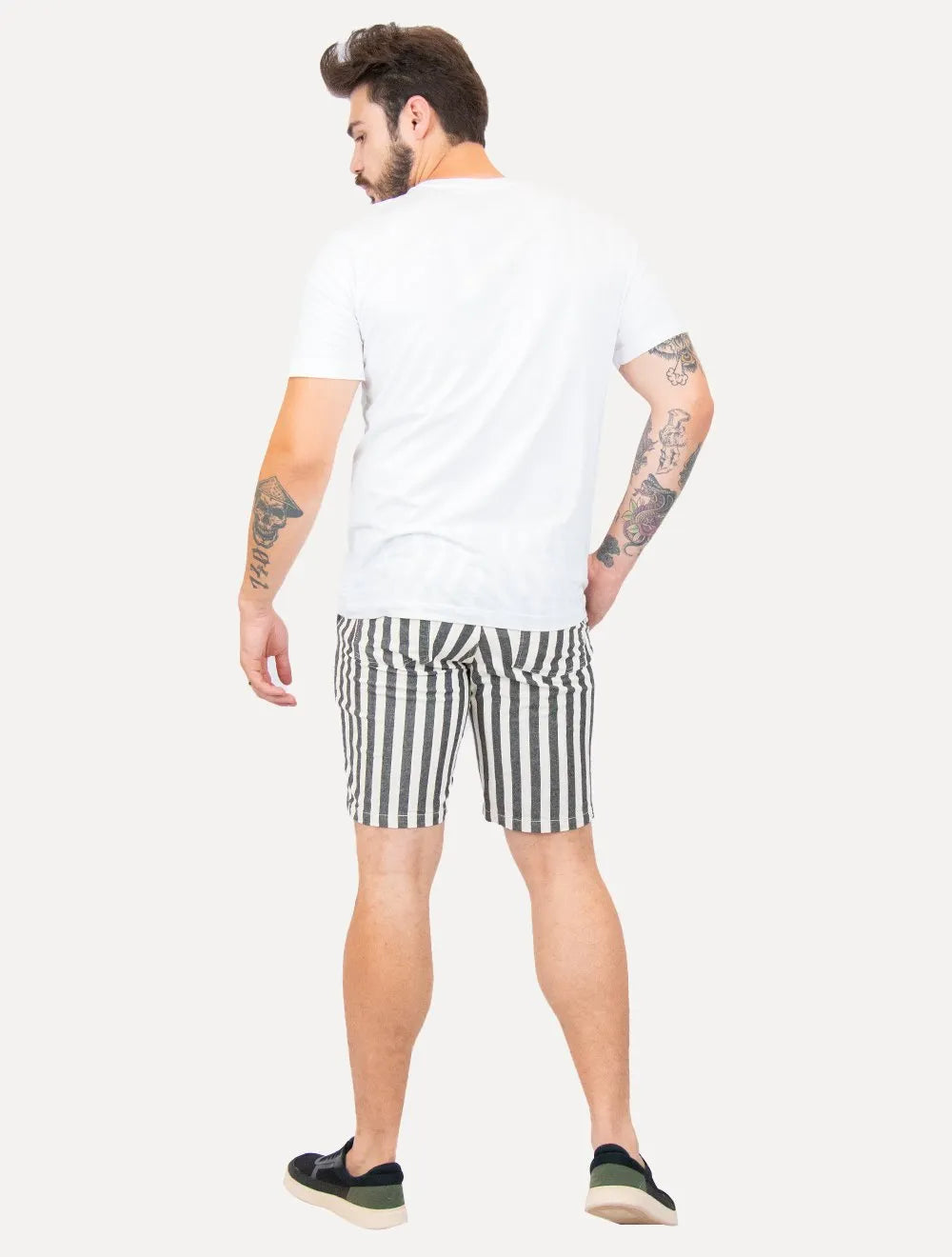 Bermuda Reserva Masculina Listrada Off-White/Preta