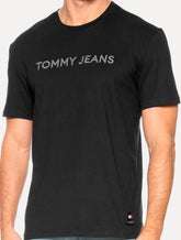 Camiseta Tommy Jeans Masculina Regular New Classic Linear Preta