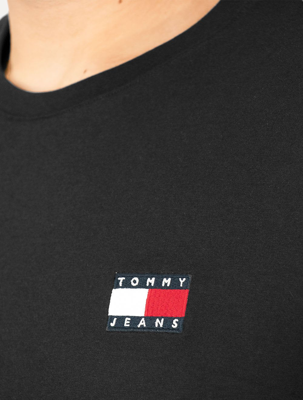 Camiseta Tommy Jeans Masculina Regular Med Flag Badge Preta