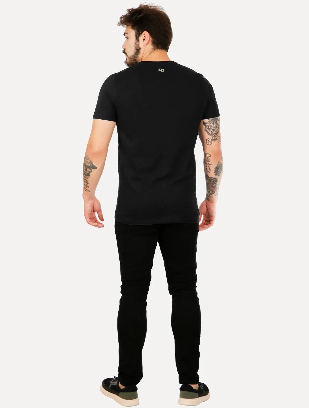 Camiseta Colcci Masculina Slim Embossed Logo Preta