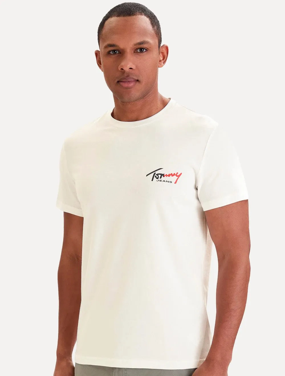 Camiseta Tommy Jeans Masculina Regular Sign Chest Off-White