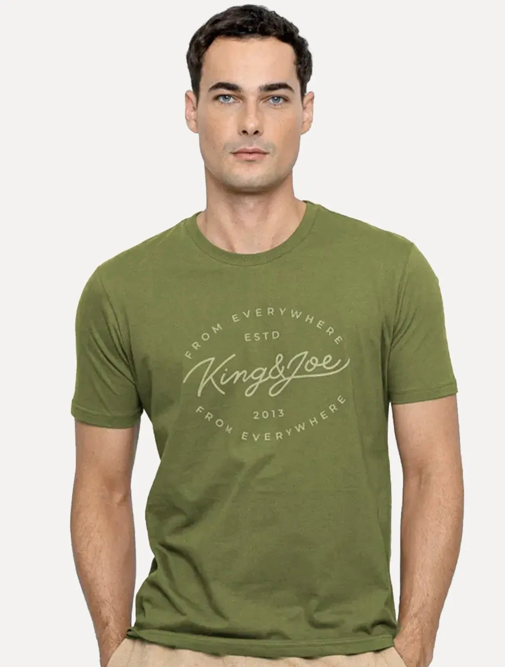 Camiseta King & Joe Masculina Signature Circle Estd 2013 Verde Oliva