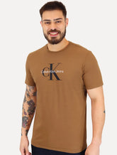 Camiseta Calvin Klein Jeans Masculina New Re Issue Frontal Logo Marrom