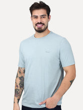 Camiseta Individual Comfort Linho Listrada Silk Logo Azul Claro