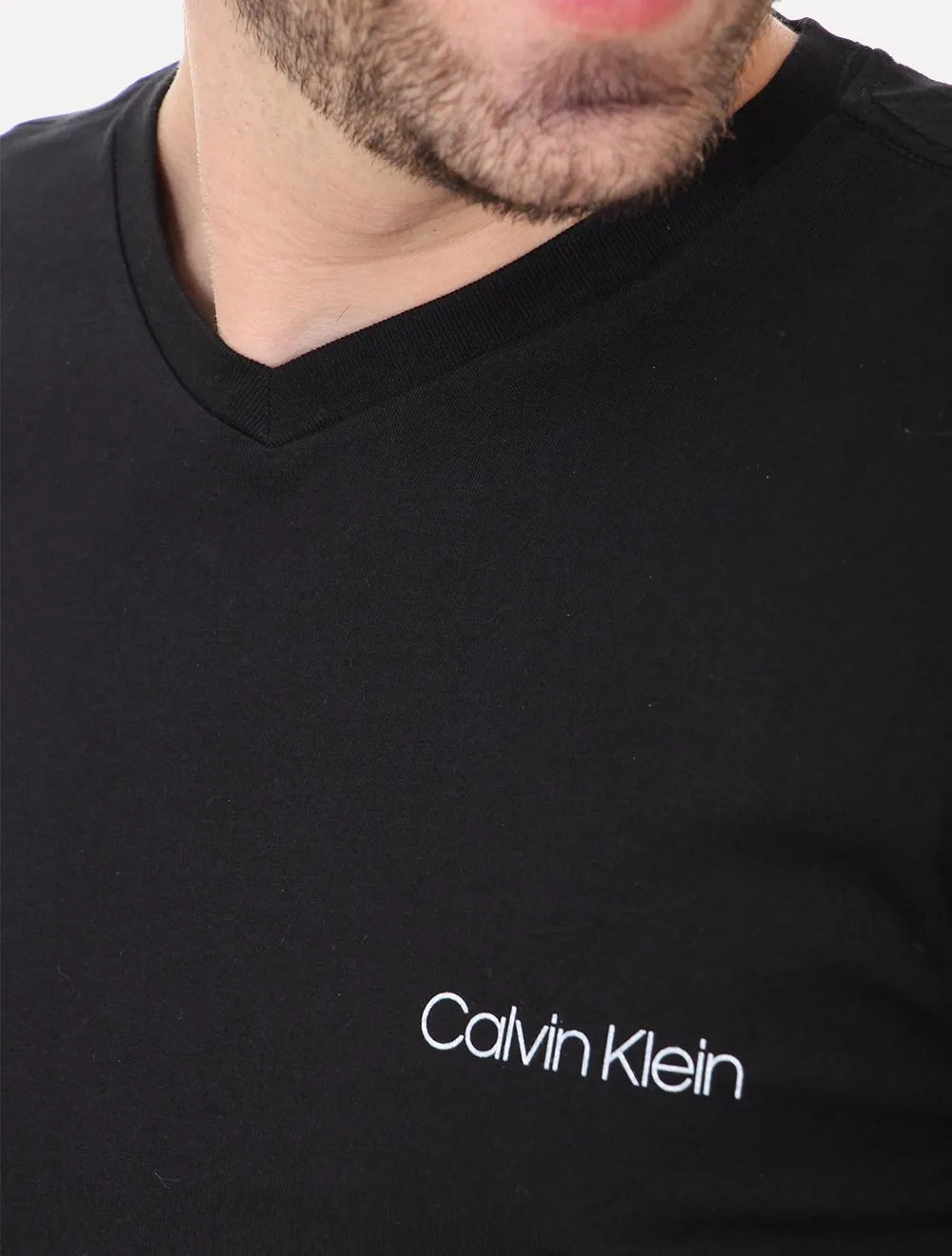 Camiseta Calvin Klein Swimwear Masculina V-Neck Slim Fit Logo Preta